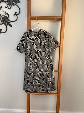 Zara Girls Black & White Swirl Pattern Shift Dress
